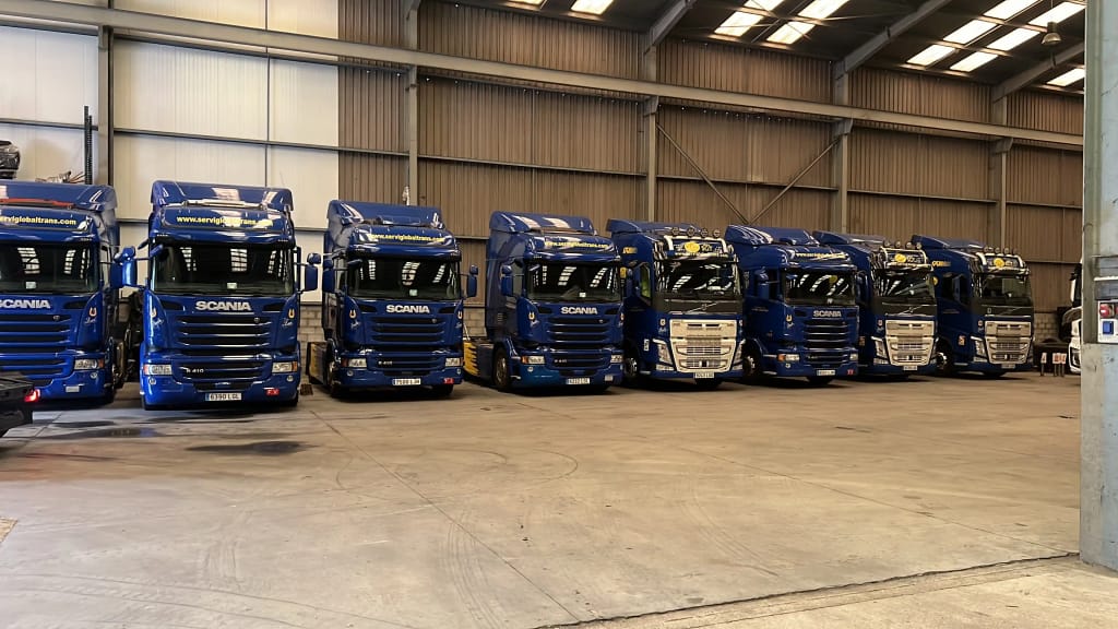 Camiones modernos para transporte de contenedores 20 y 40 pies