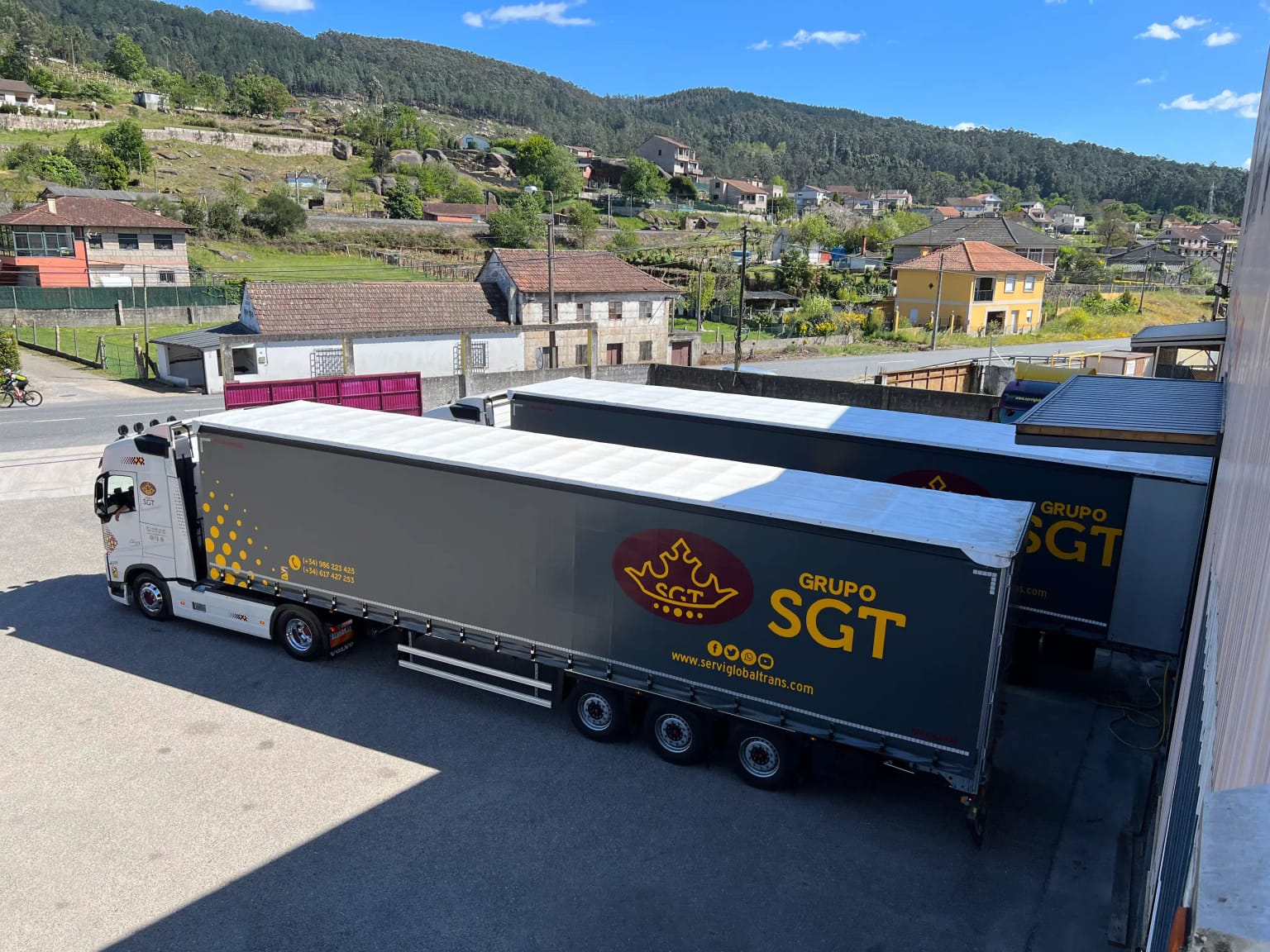 Transporte con tráiler de lona Grupo SGT